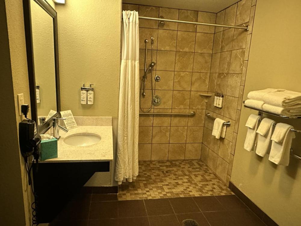One-Bedroom with Two Double Beds - Hearing Accessible Roll In Shower - Non-Smoking interior